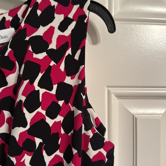 Calvin Klein deep pink, black, and white medium weight top. Size PL - Picture 3 of 6